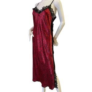 Cheetah print Red Negligee with beautiful black lace! Matching hanger, Medium